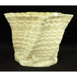 Vintage Belleek‎ 6 Point Twisted Limpet Bowl / Vase 3 1/4" Tall 5th Green Mark